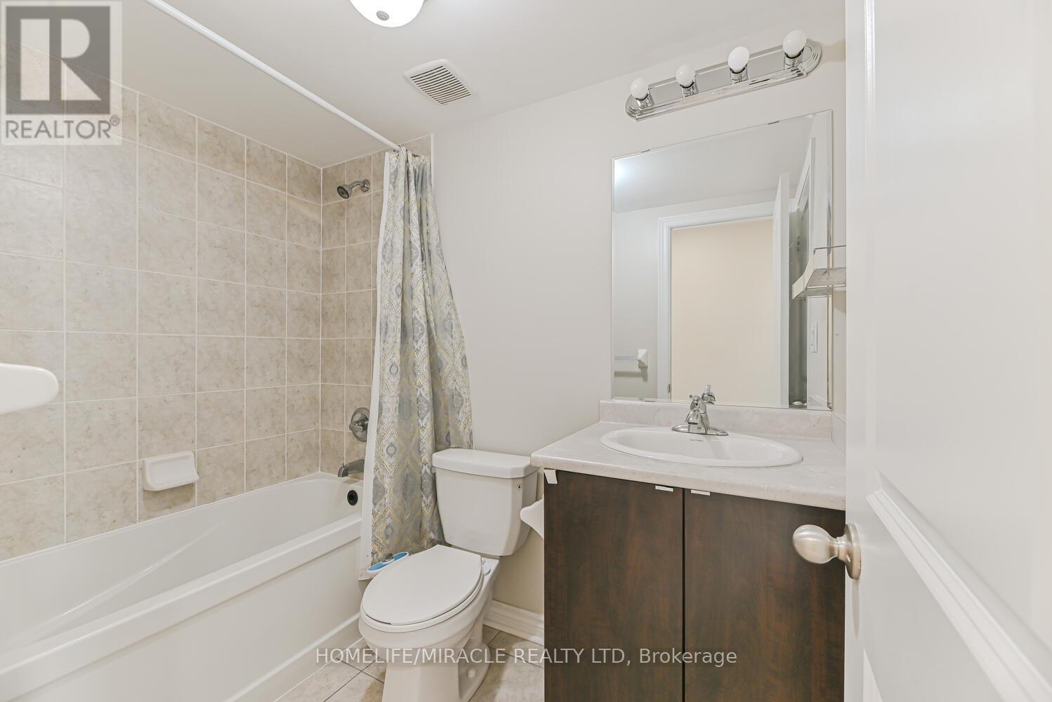 Photo 10 of 35 Finegan Circle, Brampton ON