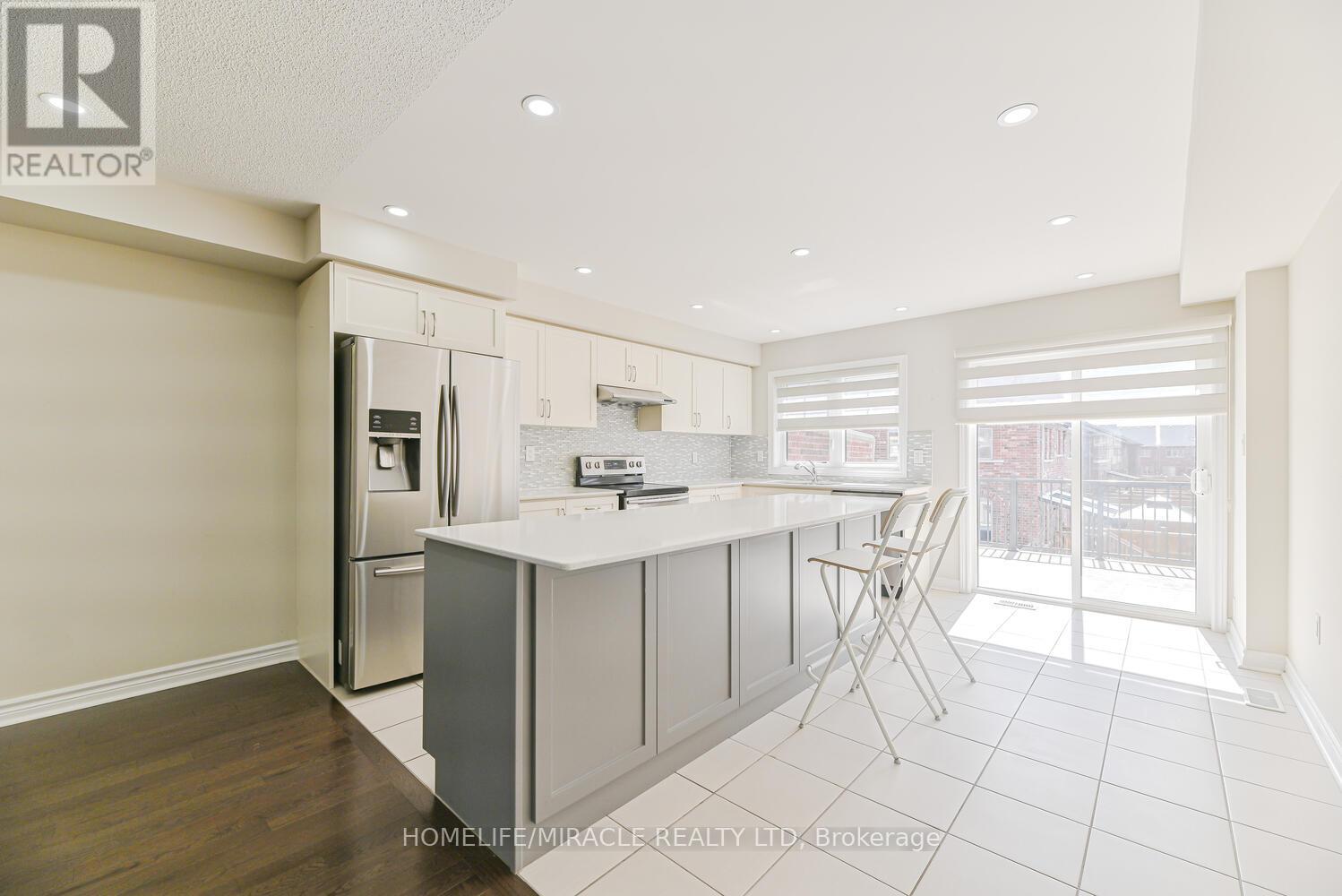 Photo 19 of 35 Finegan Circle, Brampton ON