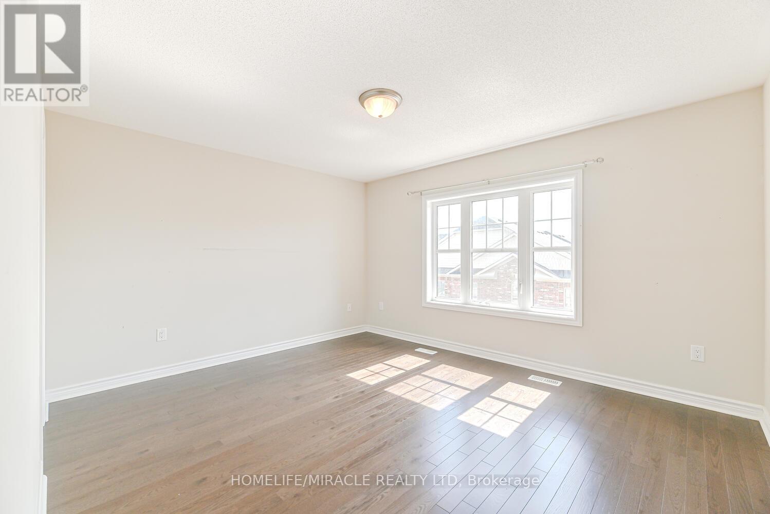 Photo 40 of 35 Finegan Circle, Brampton ON