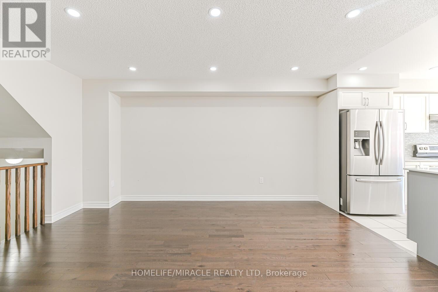 Photo 15 of 35 Finegan Circle, Brampton ON
