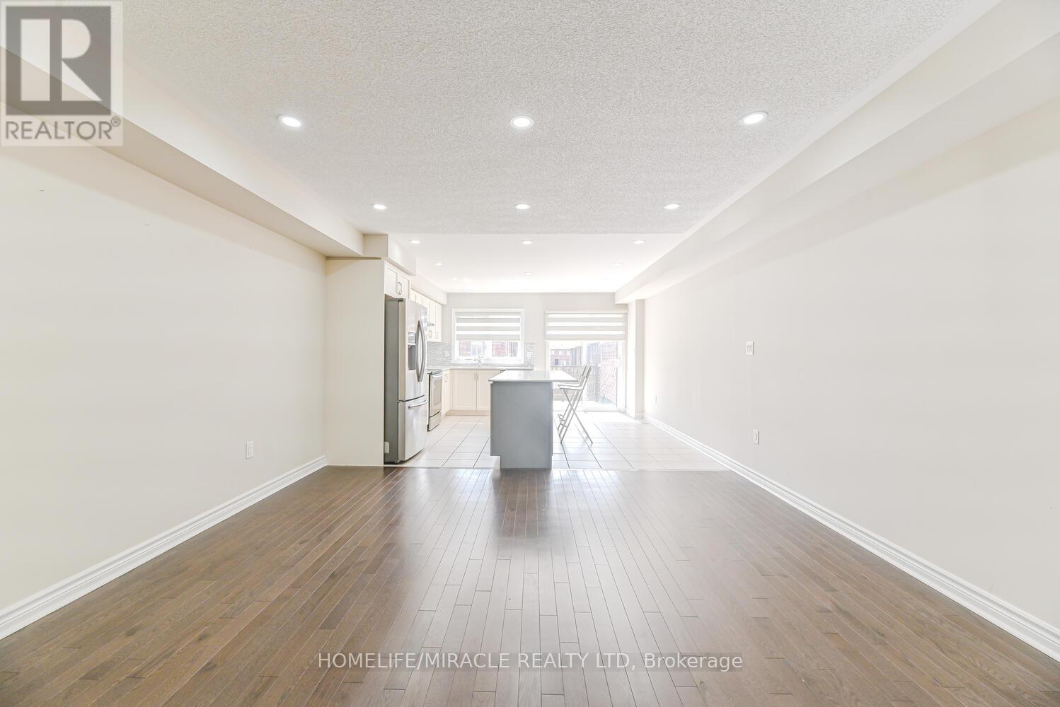 Photo 14 of 35 Finegan Circle, Brampton ON