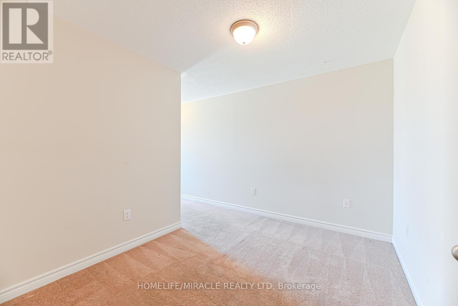 Photo 33 of 35 Finegan Circle, Brampton ON