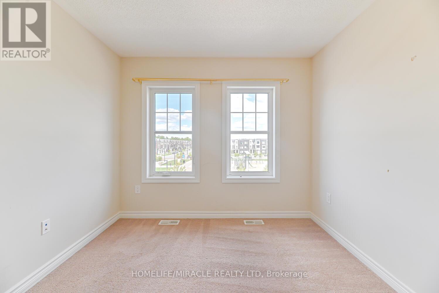 Photo 31 of 35 Finegan Circle, Brampton ON