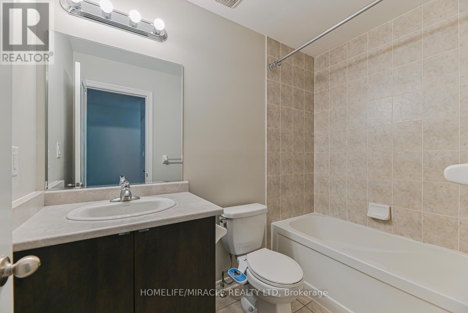 Photo 35 of 35 Finegan Circle, Brampton ON