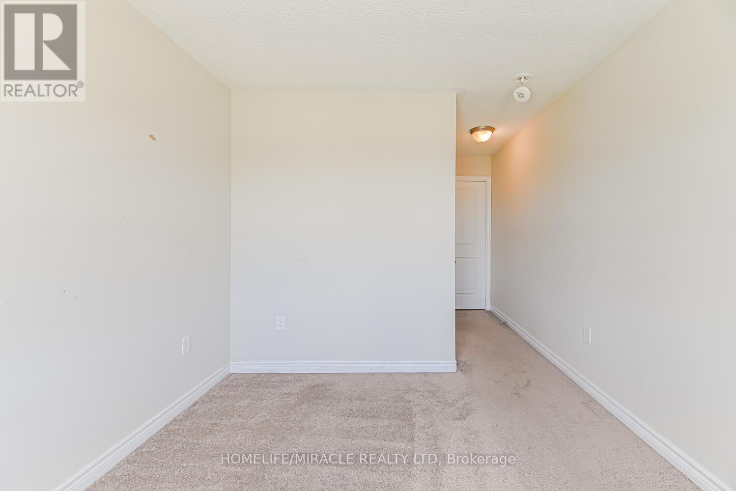 Photo 32 of 35 Finegan Circle, Brampton ON