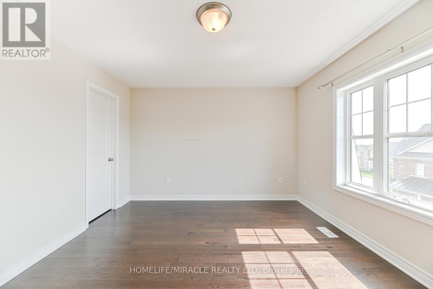 Photo 41 of 35 Finegan Circle, Brampton ON