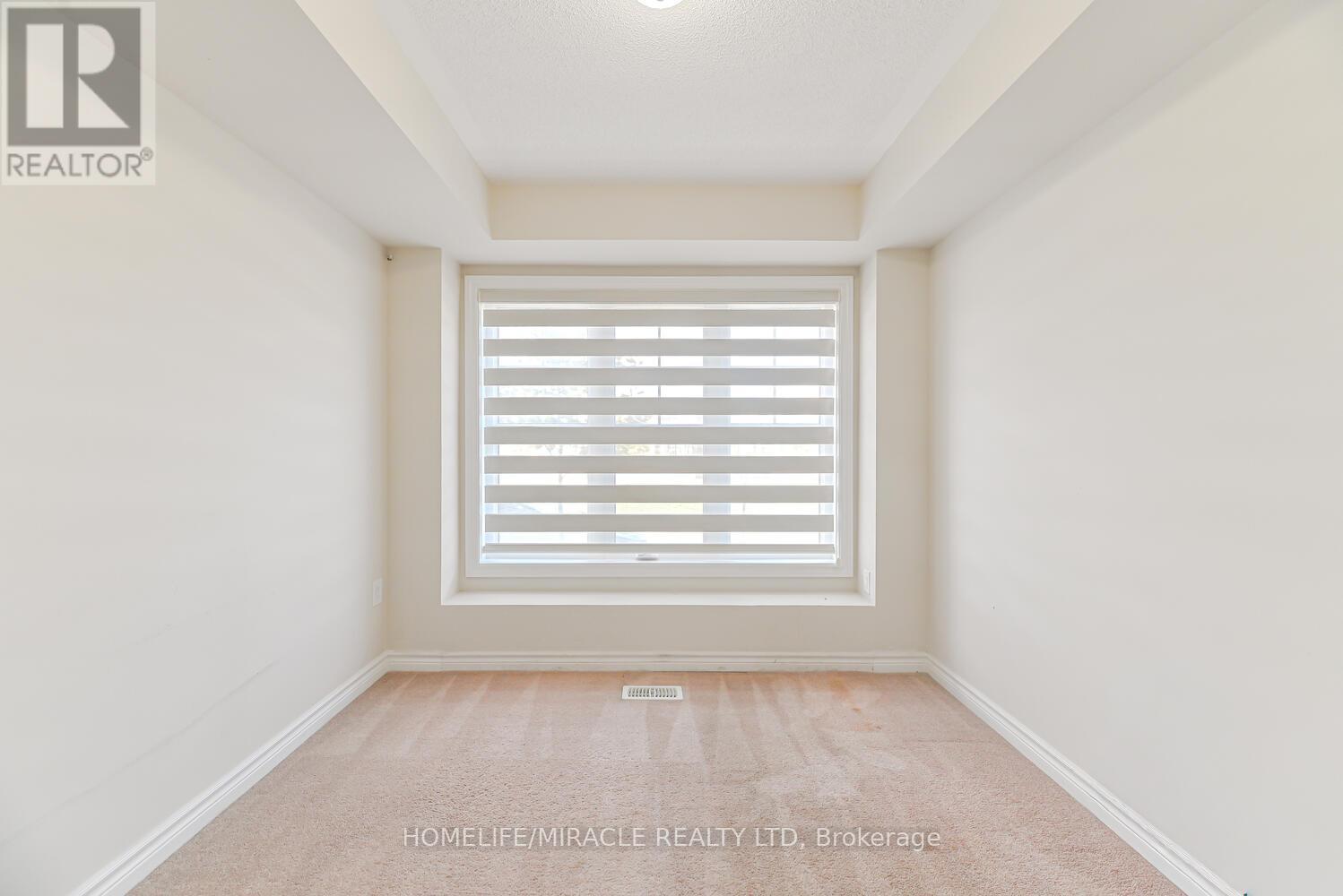 Photo 7 of 35 Finegan Circle, Brampton ON