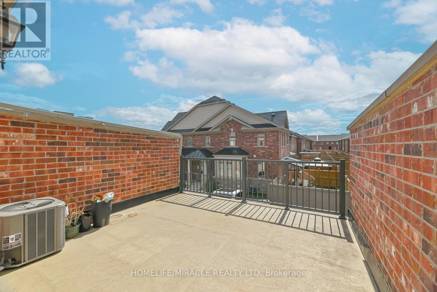 Photo 43 of 35 Finegan Circle, Brampton ON