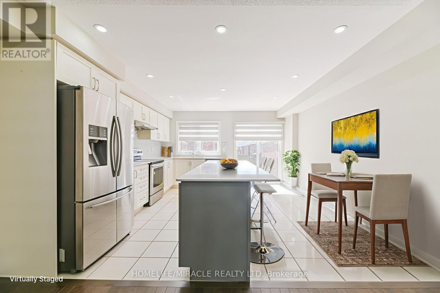 Photo 18 of 35 Finegan Circle, Brampton ON