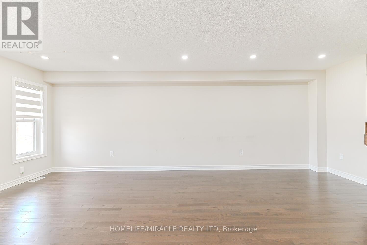 Photo 26 of 35 Finegan Circle, Brampton ON