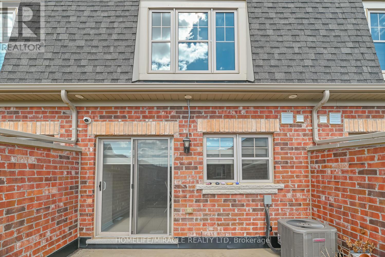 Photo 44 of 35 Finegan Circle, Brampton ON