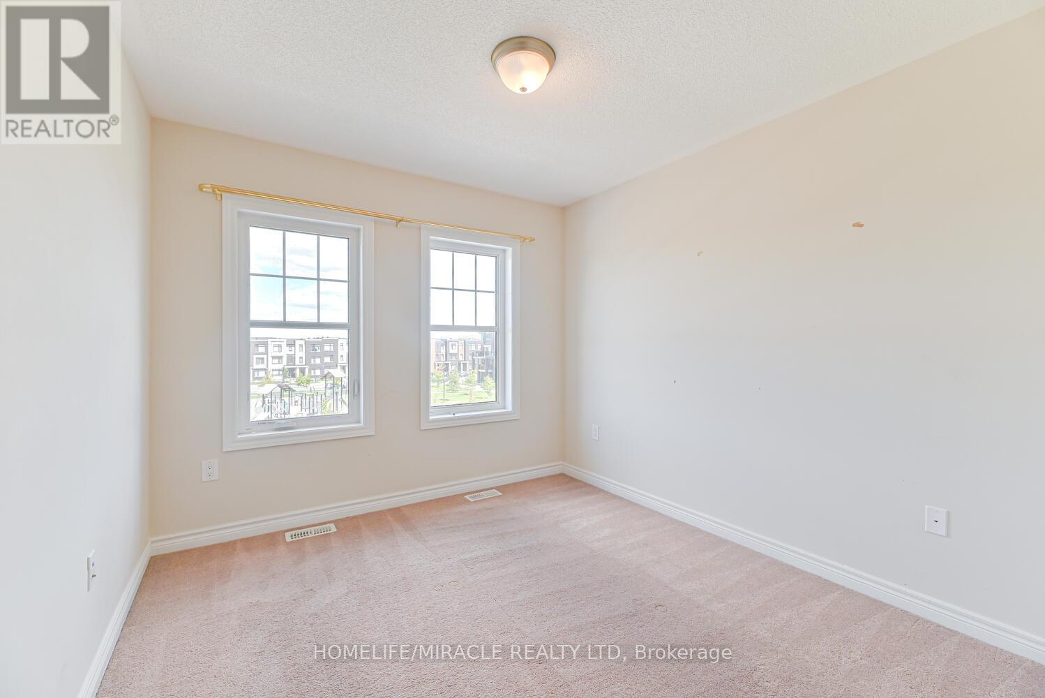 Photo 30 of 35 Finegan Circle, Brampton ON