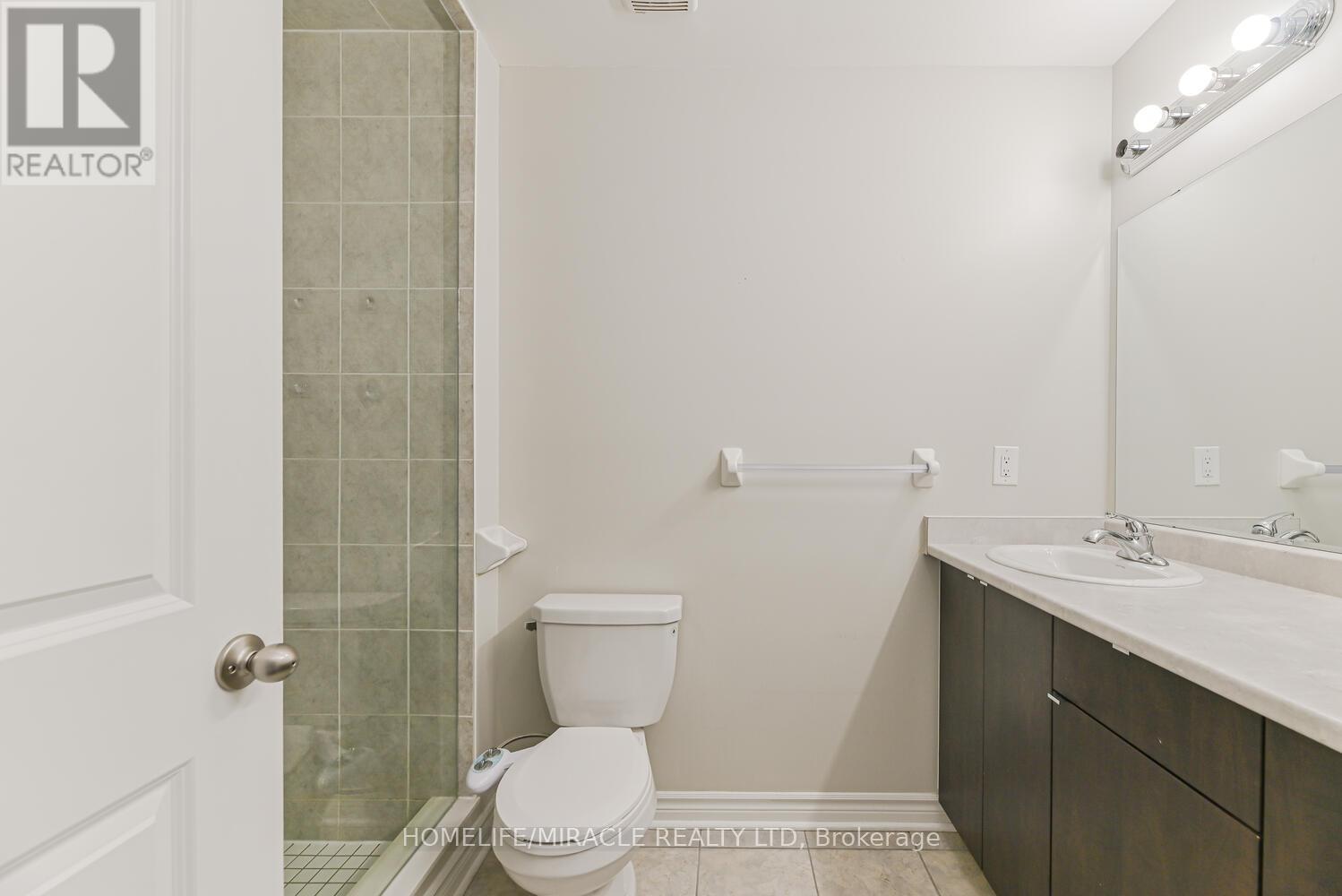 Photo 37 of 35 Finegan Circle, Brampton ON