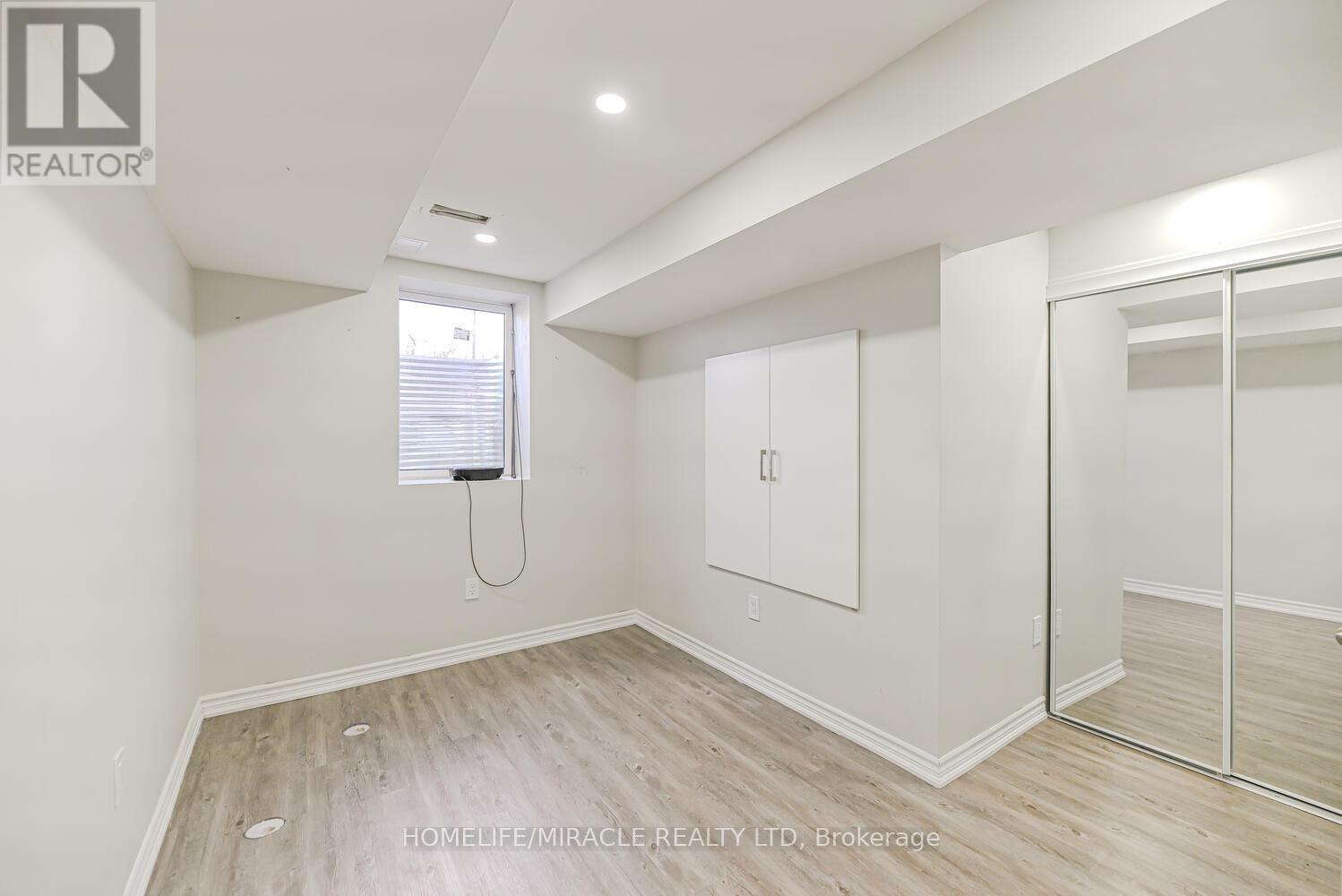 Photo 47 of 35 Finegan Circle, Brampton ON