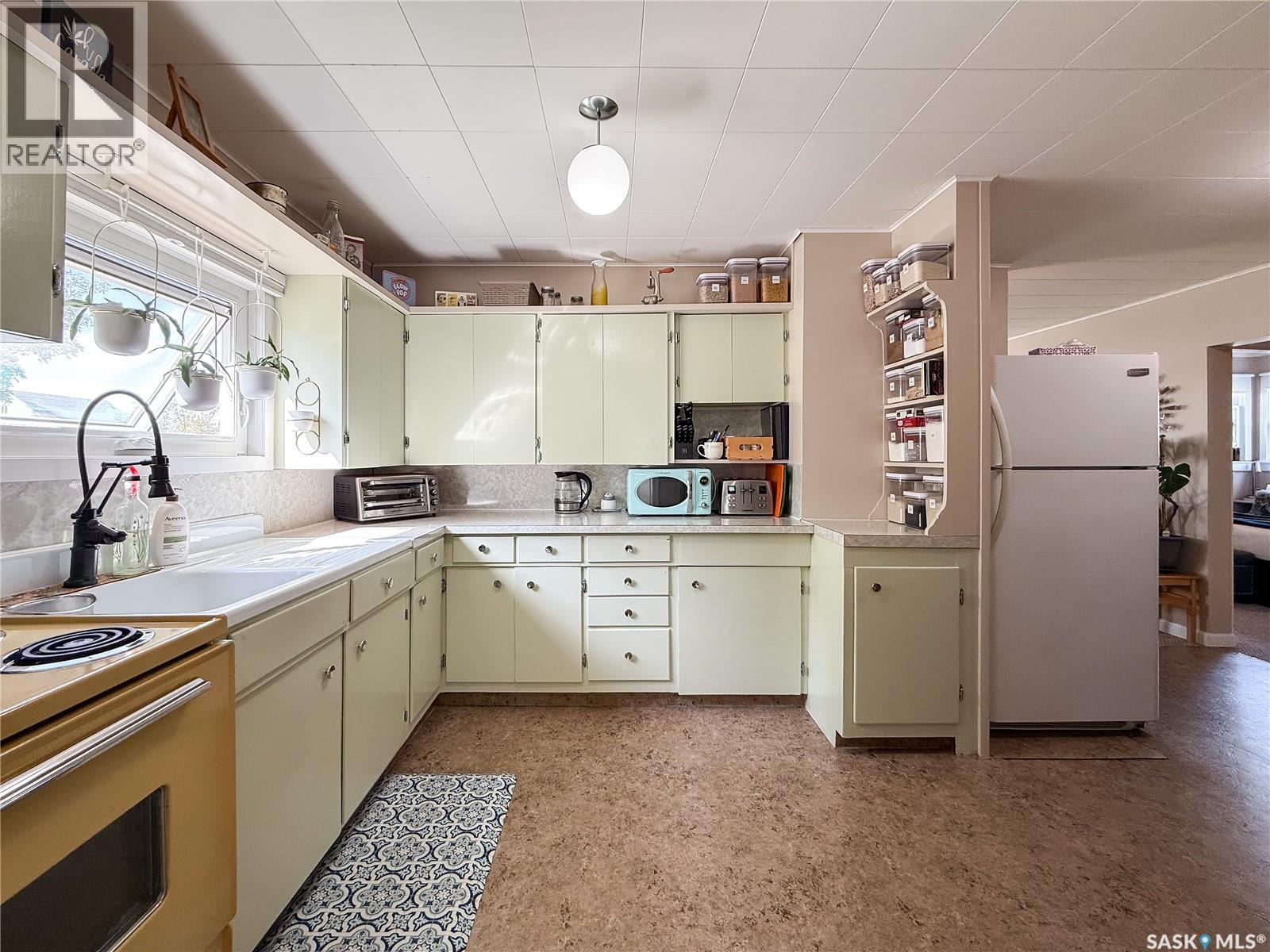 114 1ST STREET W - 12