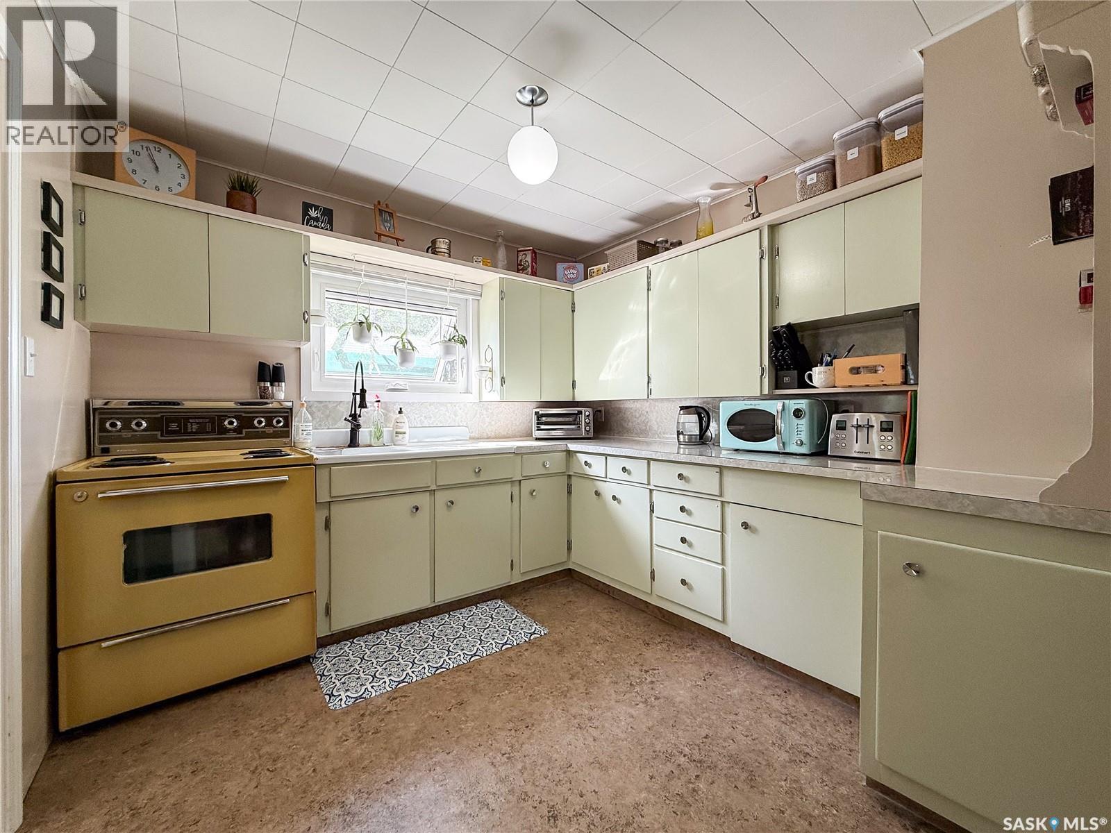 114 1ST STREET W - 13