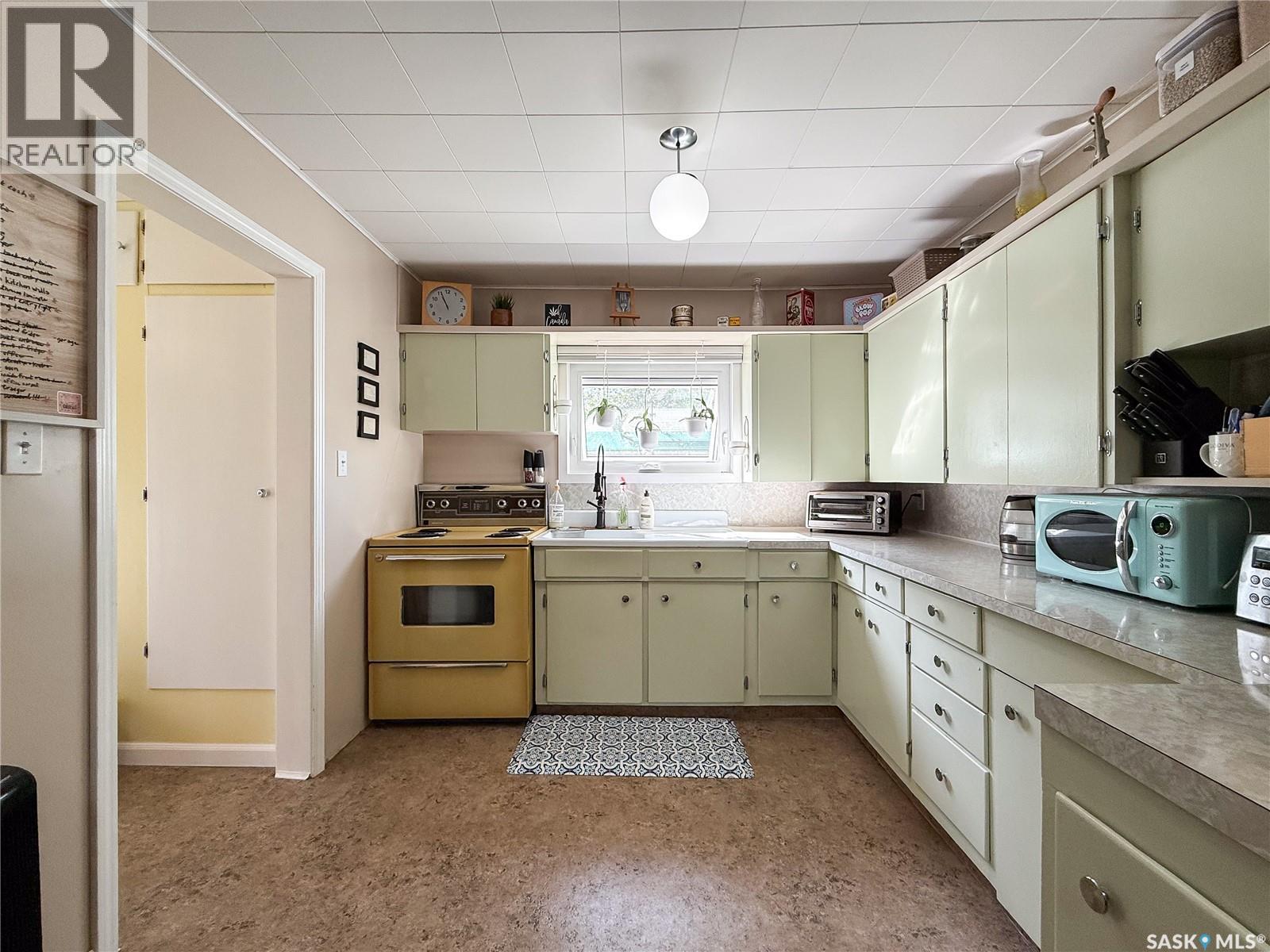 114 1ST STREET W - 14
