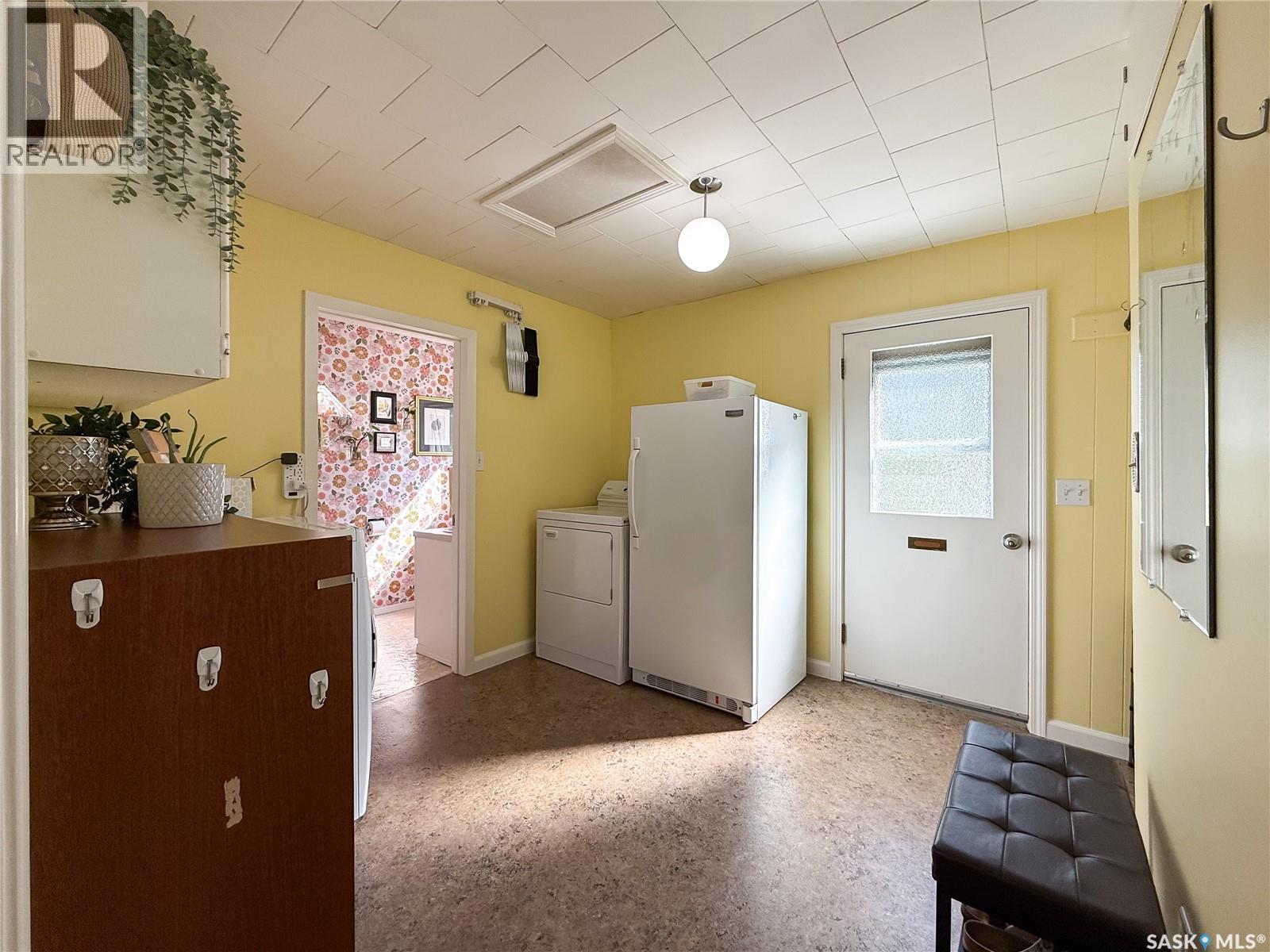 114 1ST STREET W - 16