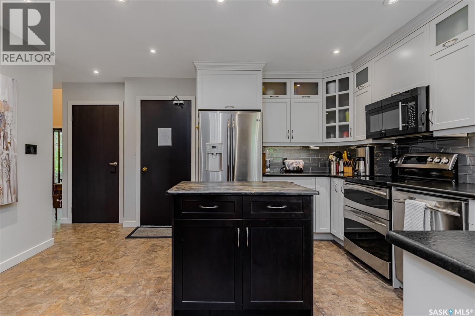 Single Family House 2 Level for Sale in   Heritage CRESCENT Saskatoon 