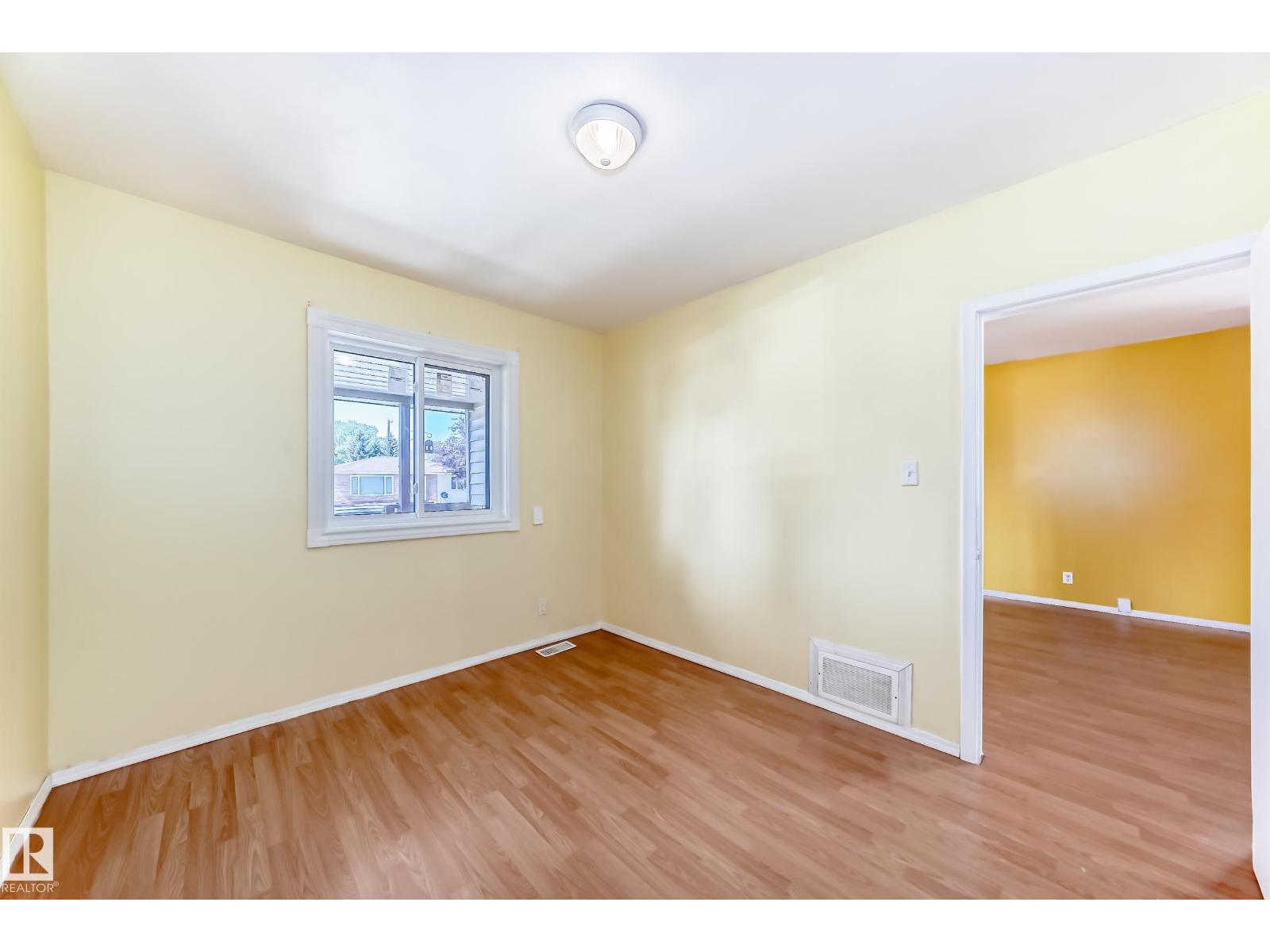 Photo 10 of 12943 113 St Nw, Edmonton AB