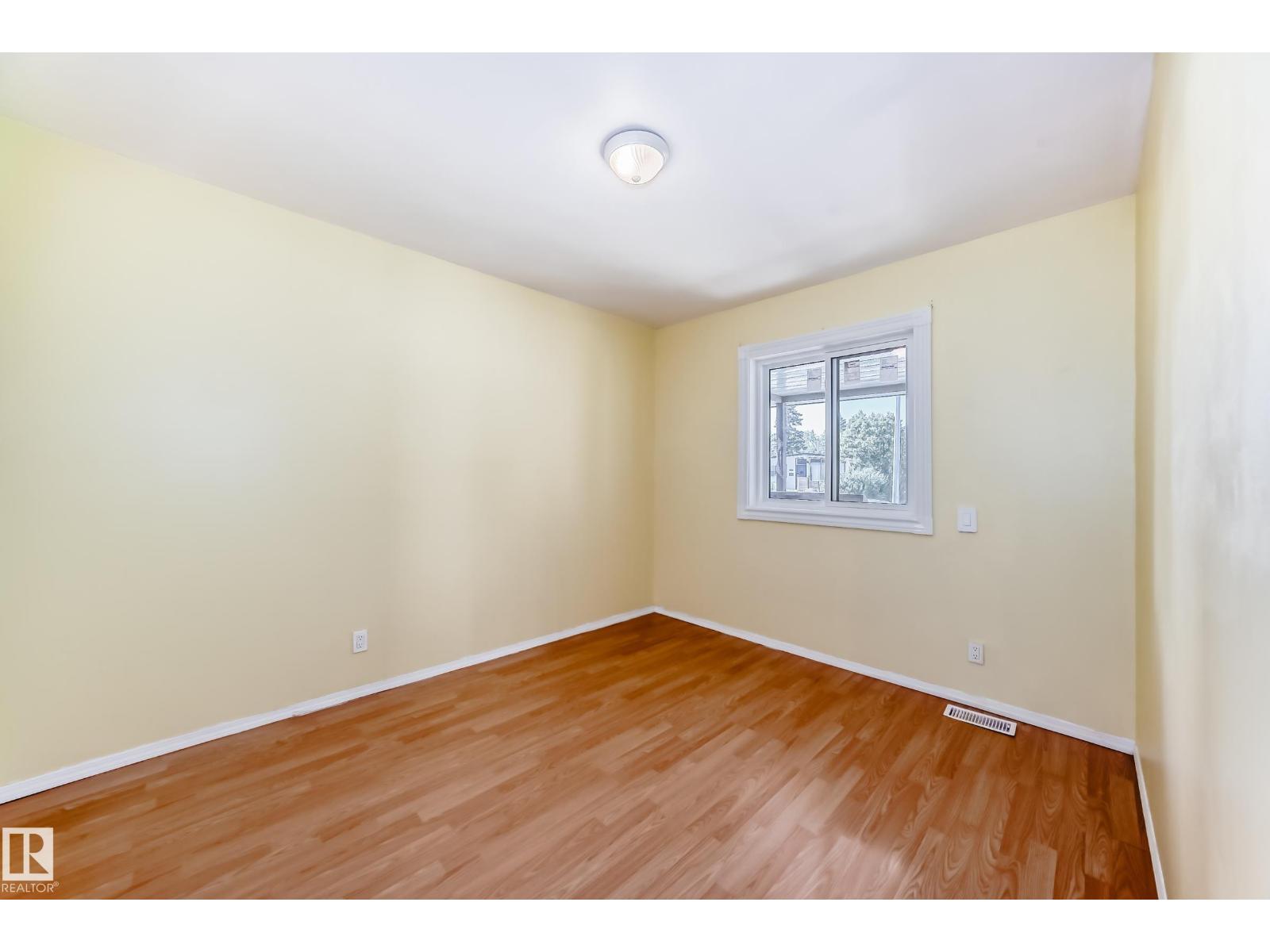Photo 11 of 12943 113 St Nw, Edmonton AB