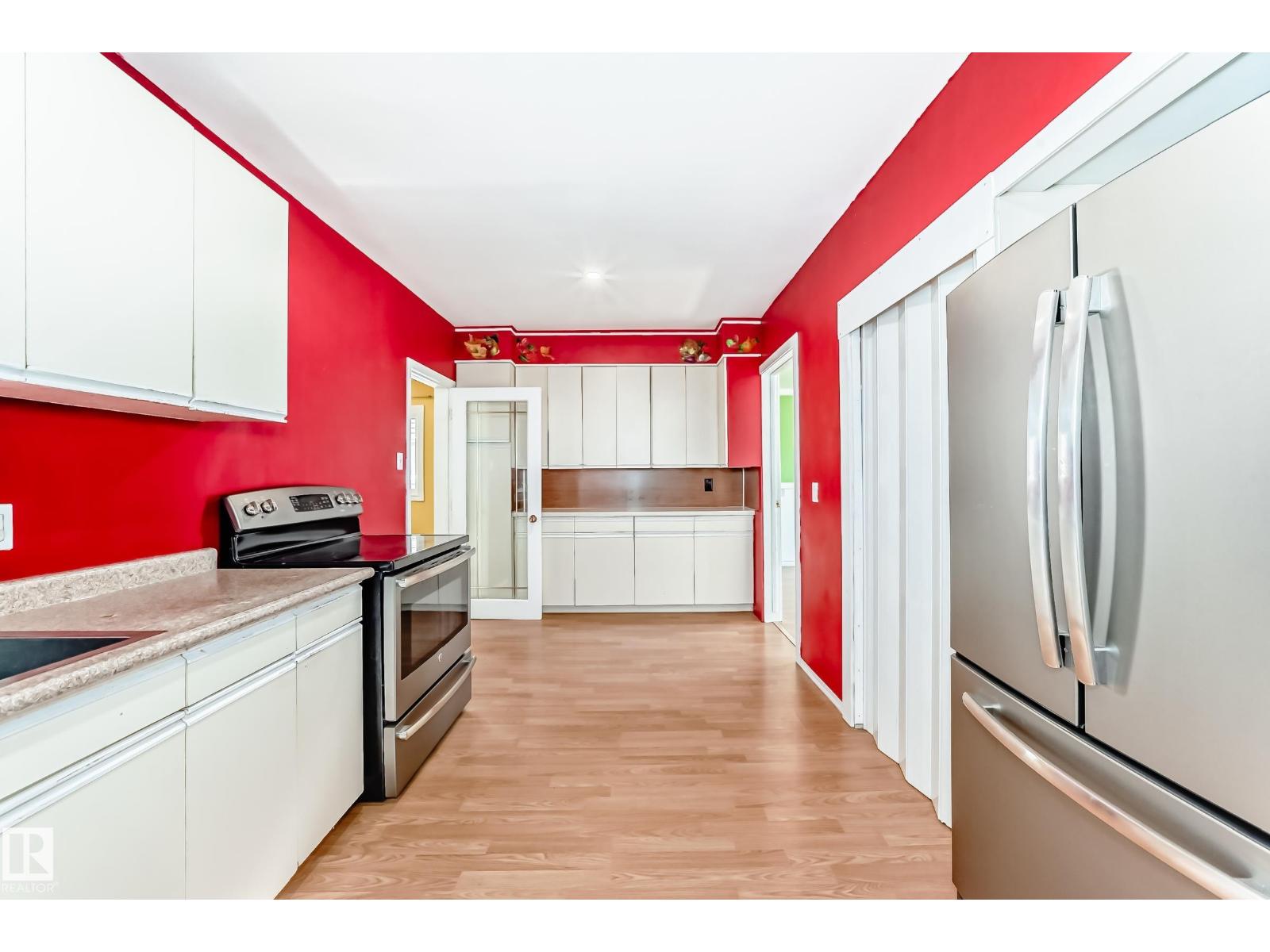 Photo 12 of 12943 113 St Nw, Edmonton AB