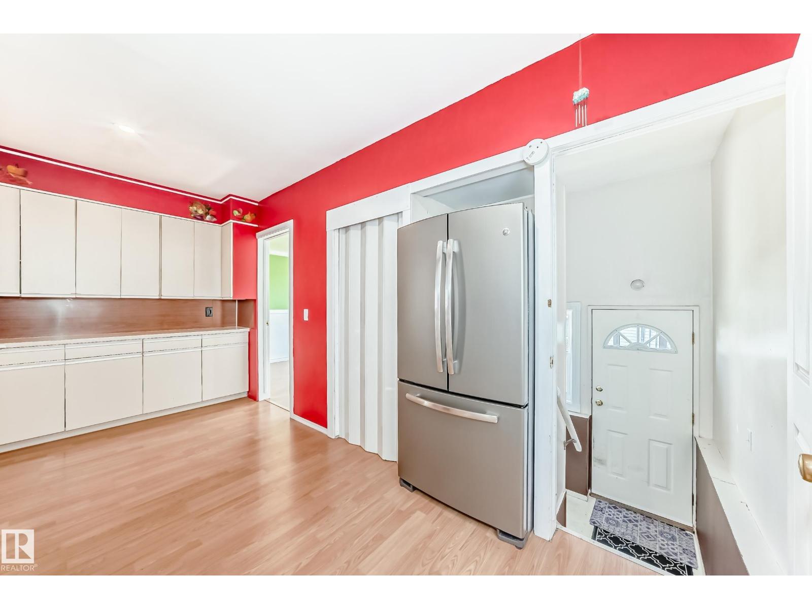 Photo 13 of 12943 113 St Nw, Edmonton AB
