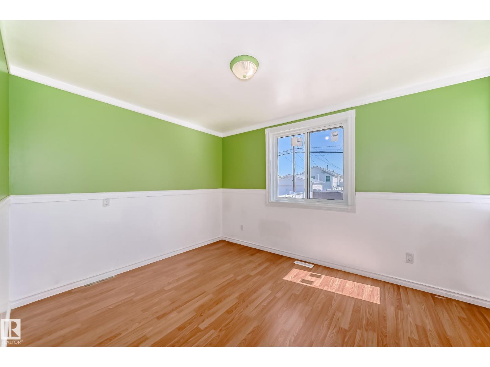 Photo 16 of 12943 113 St Nw, Edmonton AB