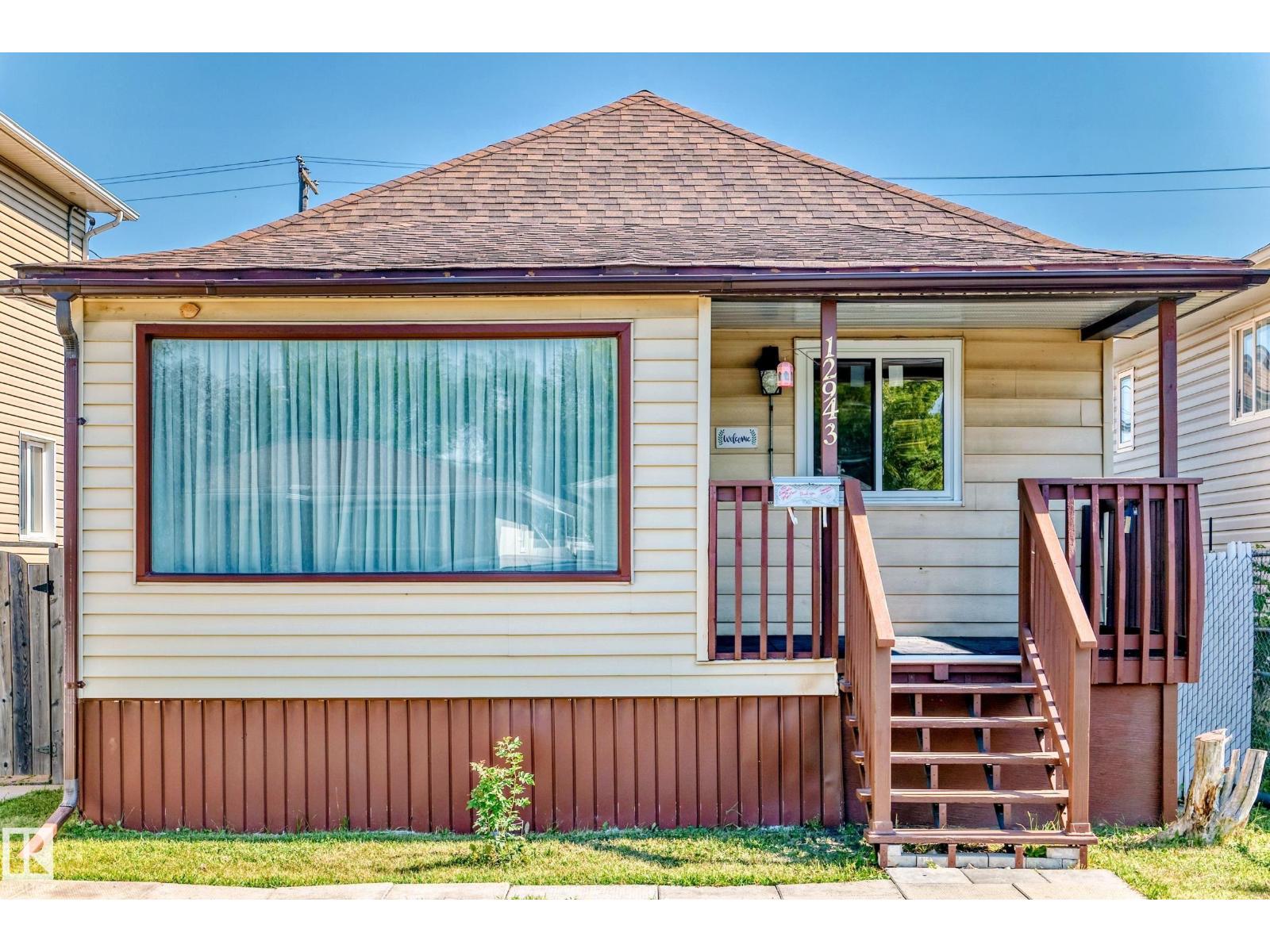 Photo 2 of 12943 113 St Nw, Edmonton AB