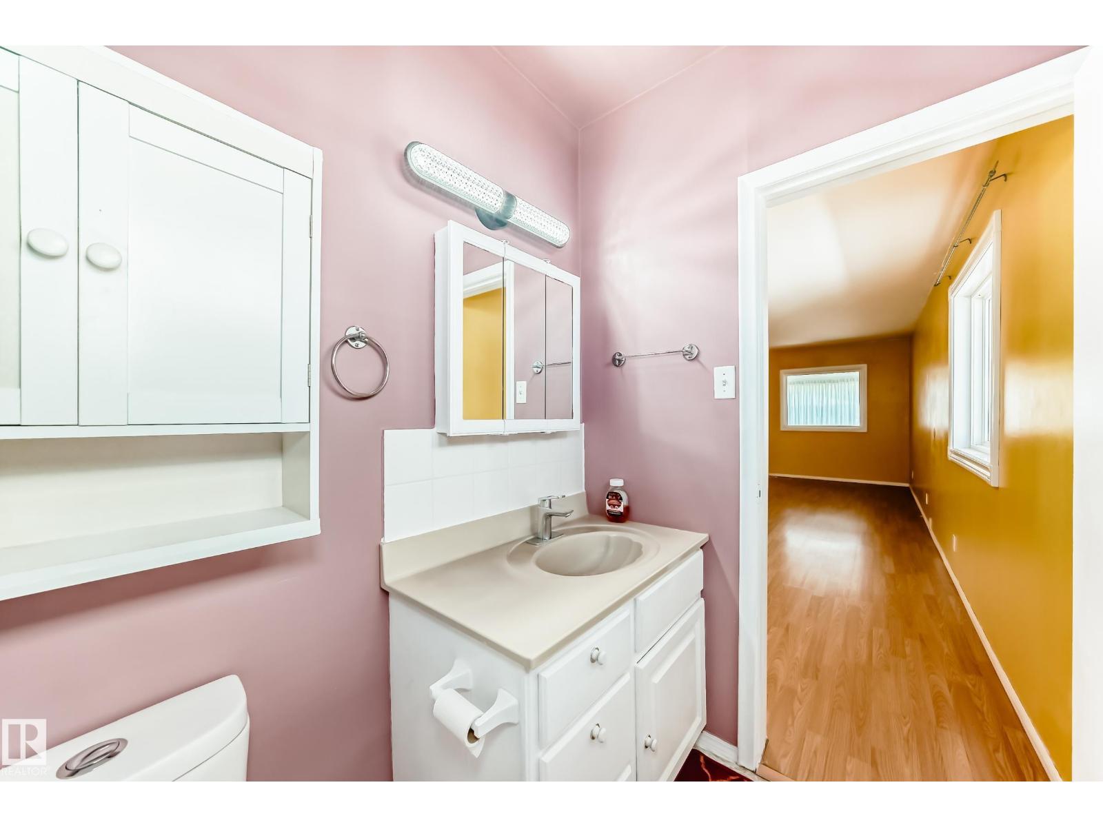 Photo 20 of 12943 113 St Nw, Edmonton AB