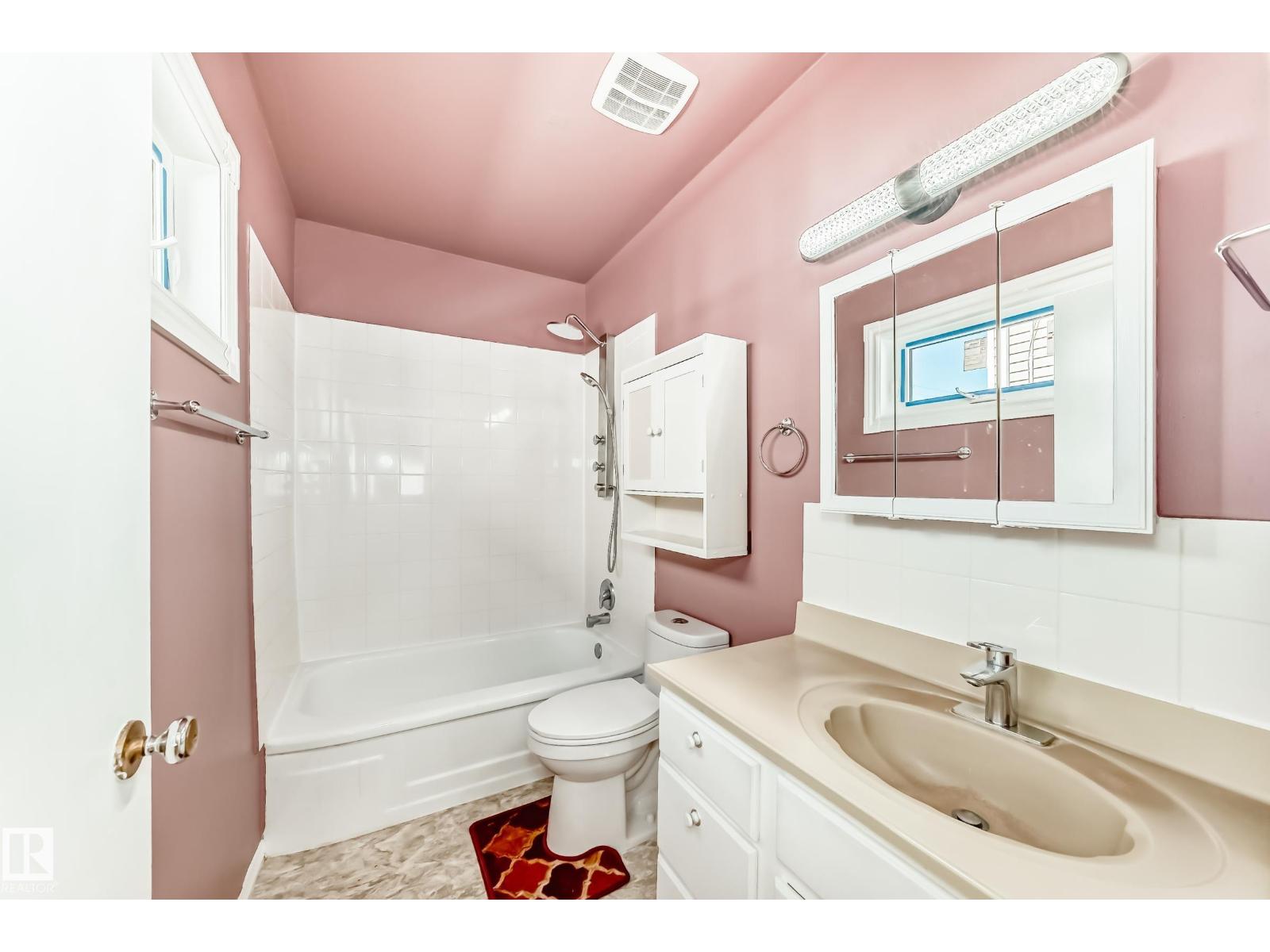 Photo 21 of 12943 113 St Nw, Edmonton AB