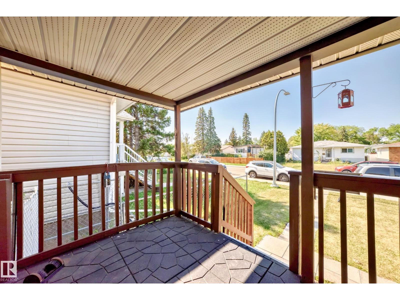 Photo 4 of 12943 113 St Nw, Edmonton AB