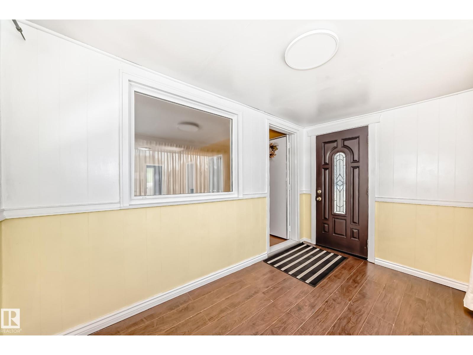 Photo 5 of 12943 113 St Nw, Edmonton AB