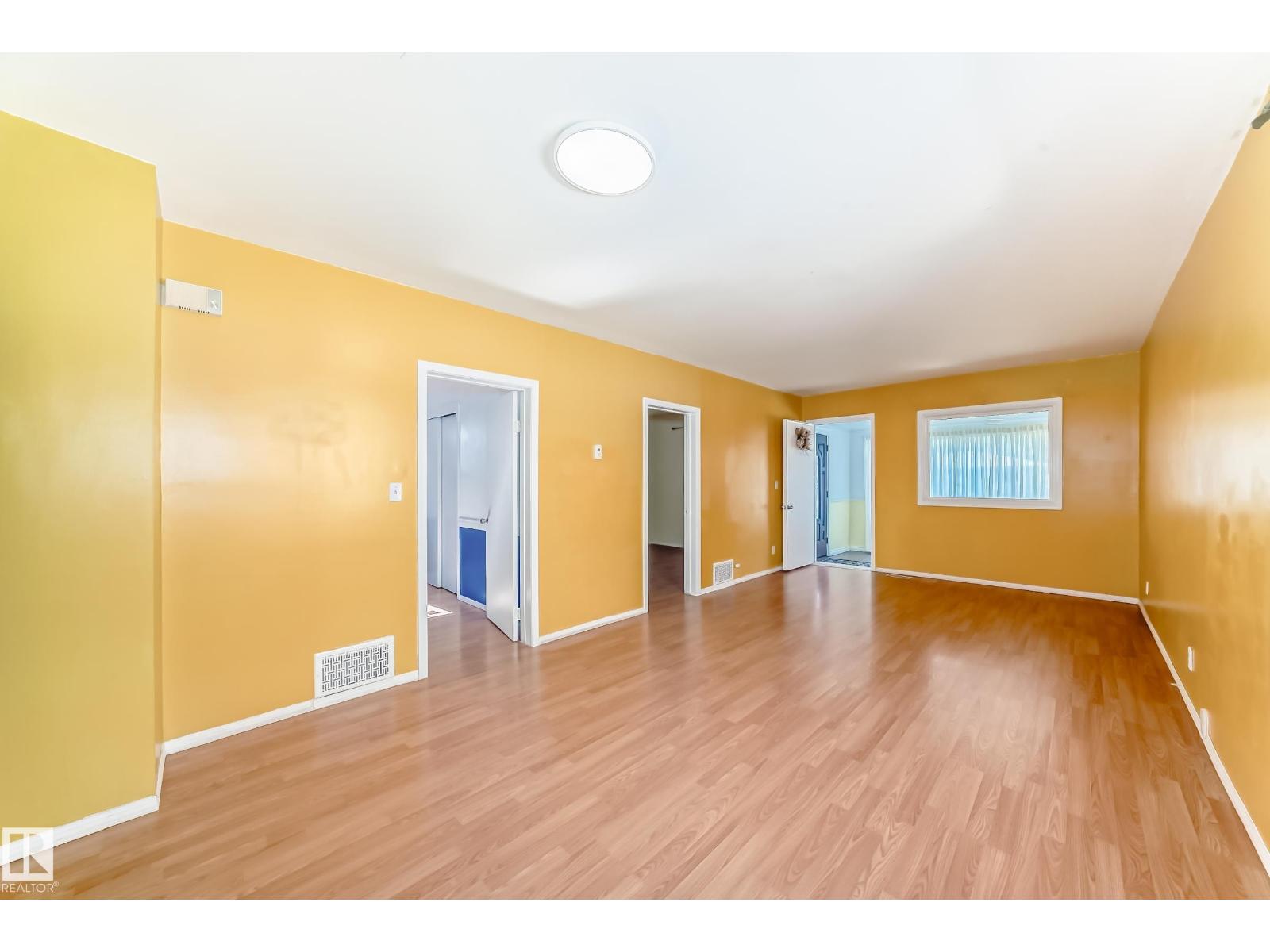 Photo 8 of 12943 113 St Nw, Edmonton AB