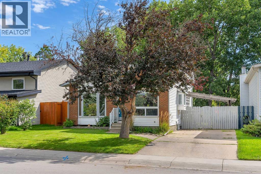Photo 2 of 12 Marquis Place Se, Airdrie AB