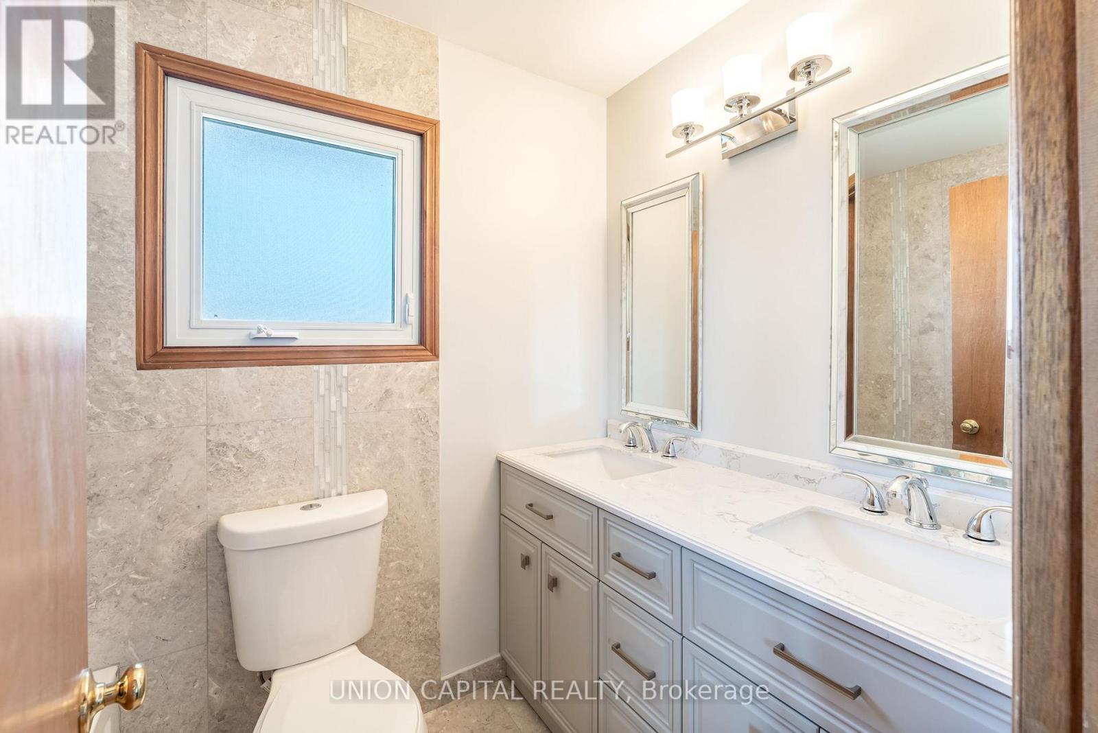 Photo 17 of 14 Rodwell Court, Brampton ON