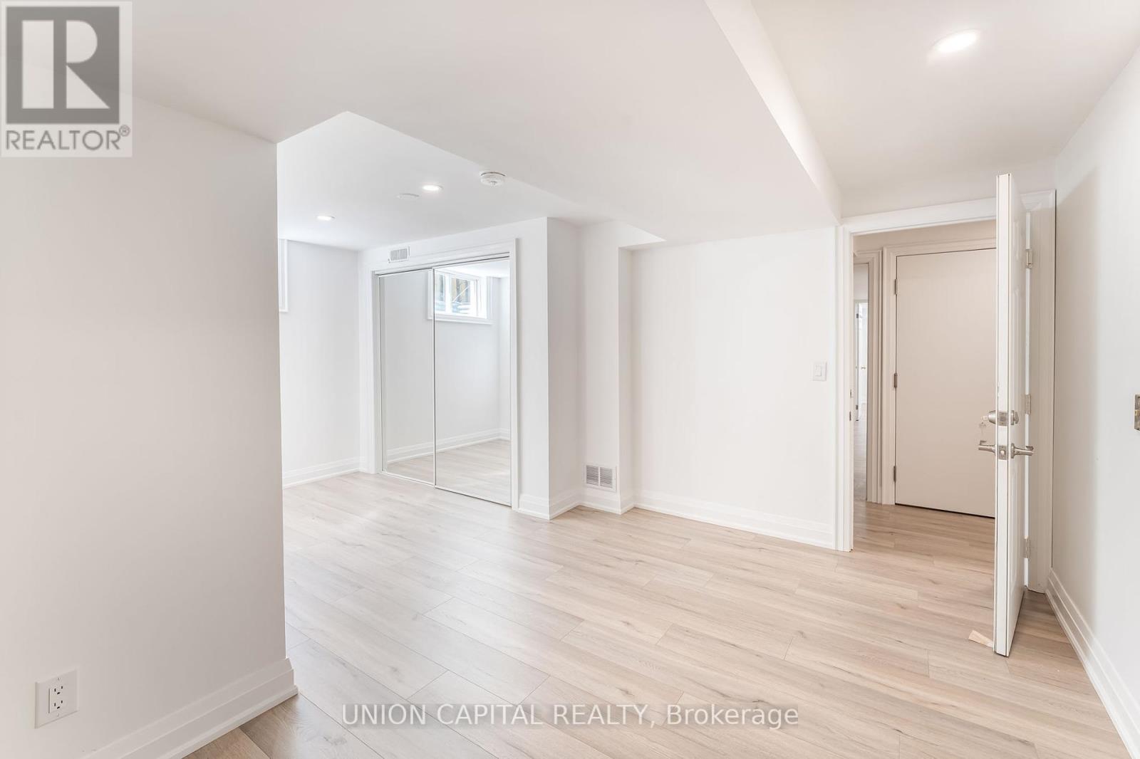 Photo 27 of 14 Rodwell Court, Brampton ON