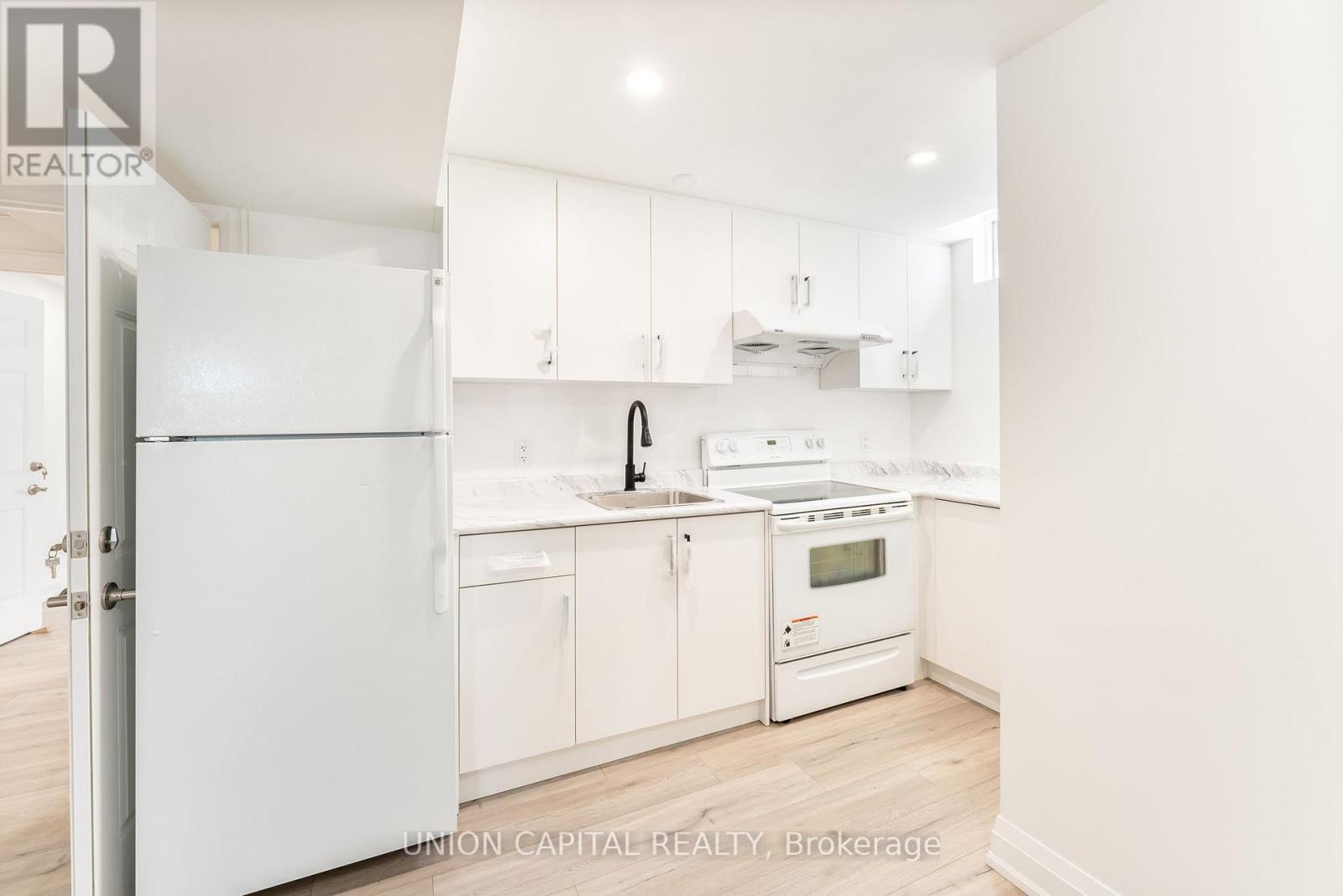 Photo 32 of 14 Rodwell Court, Brampton ON