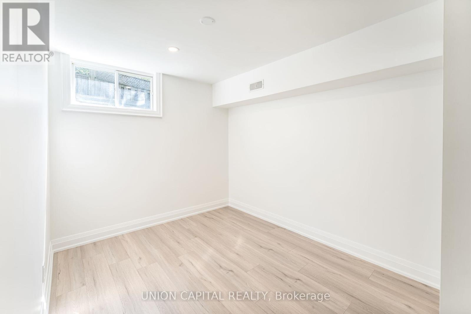 Photo 34 of 14 Rodwell Court, Brampton ON