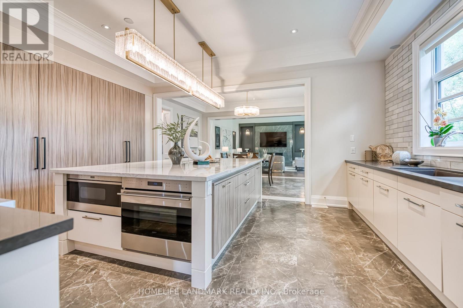 Photo 15 of 1199 Lakeshore Road W, Oakville ON