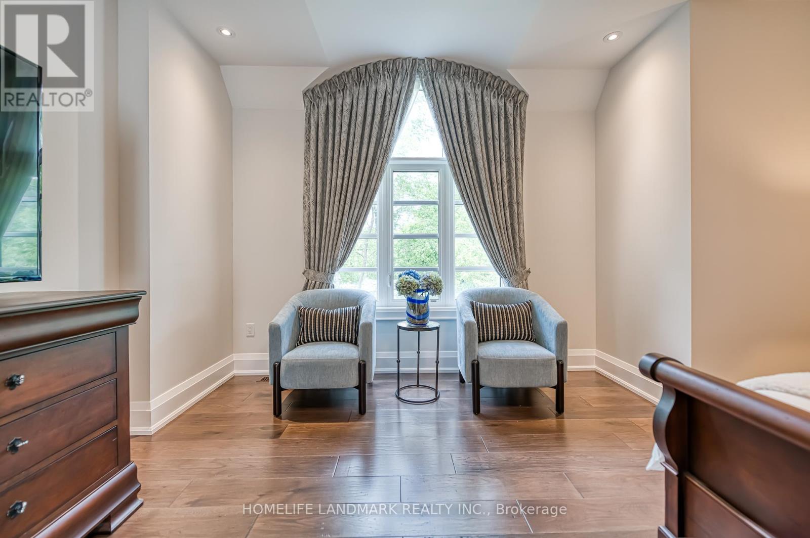 Photo 27 of 1199 Lakeshore Road W, Oakville ON