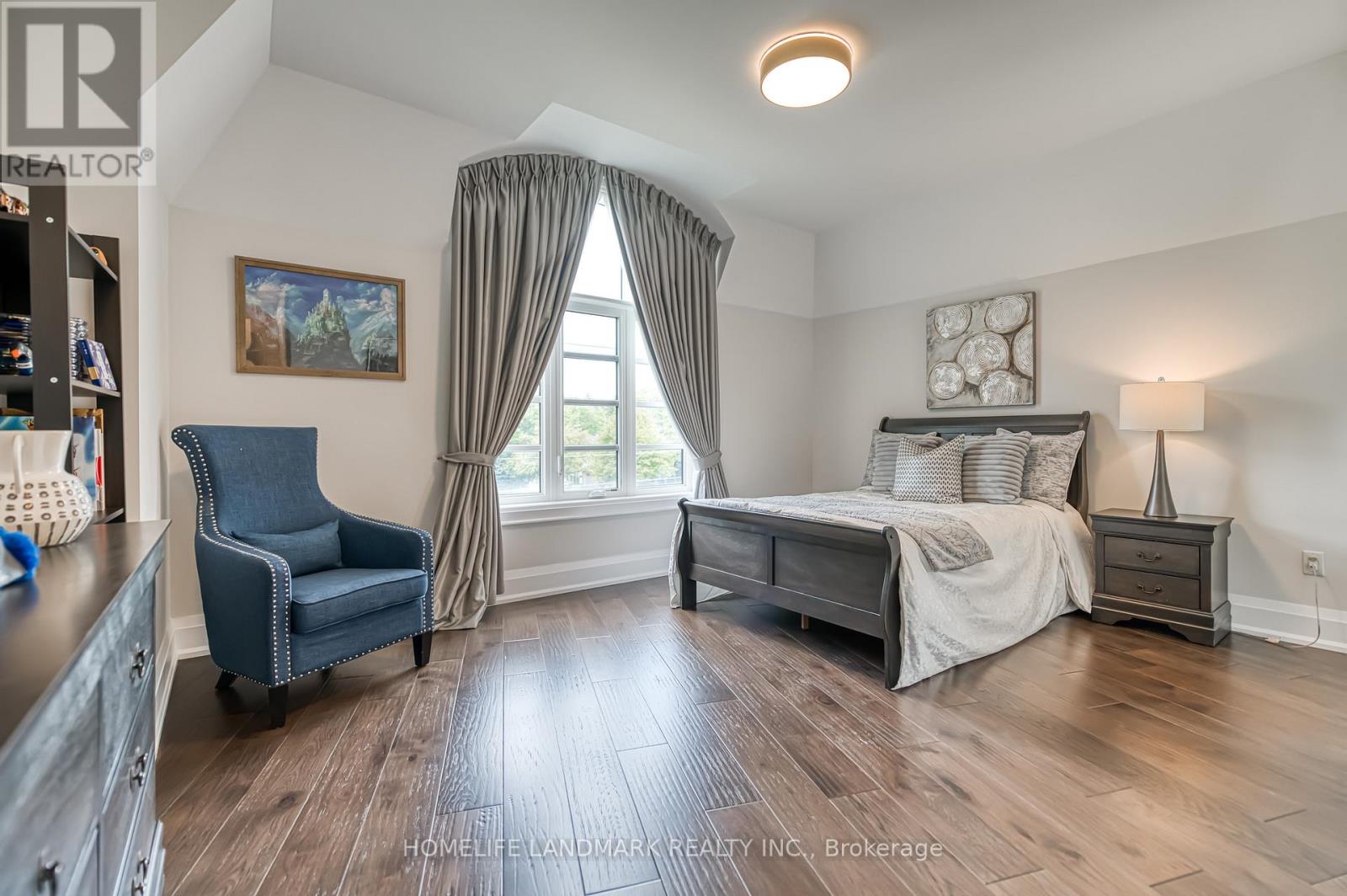 Photo 31 of 1199 Lakeshore Road W, Oakville ON