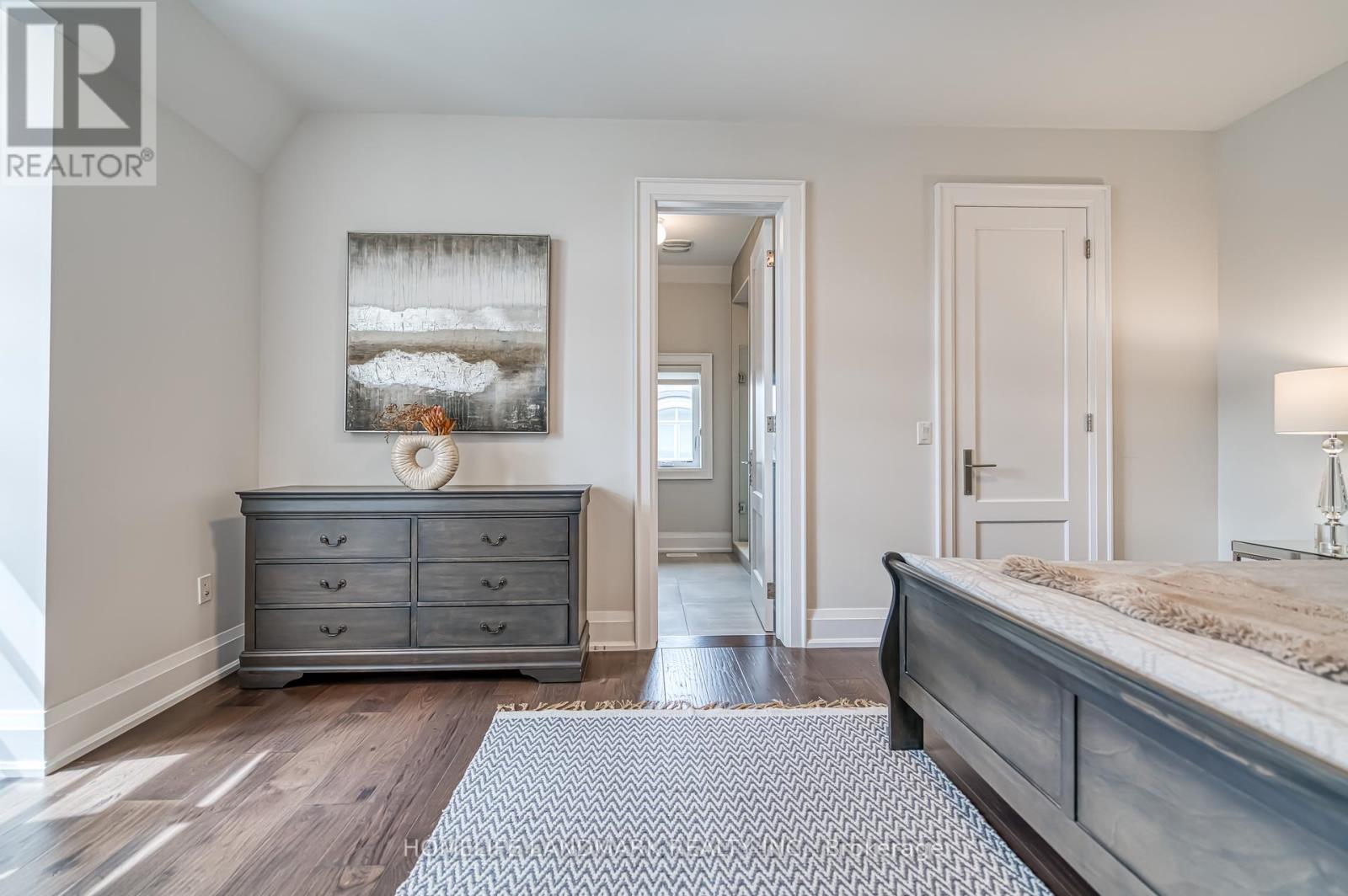 Photo 33 of 1199 Lakeshore Road W, Oakville ON