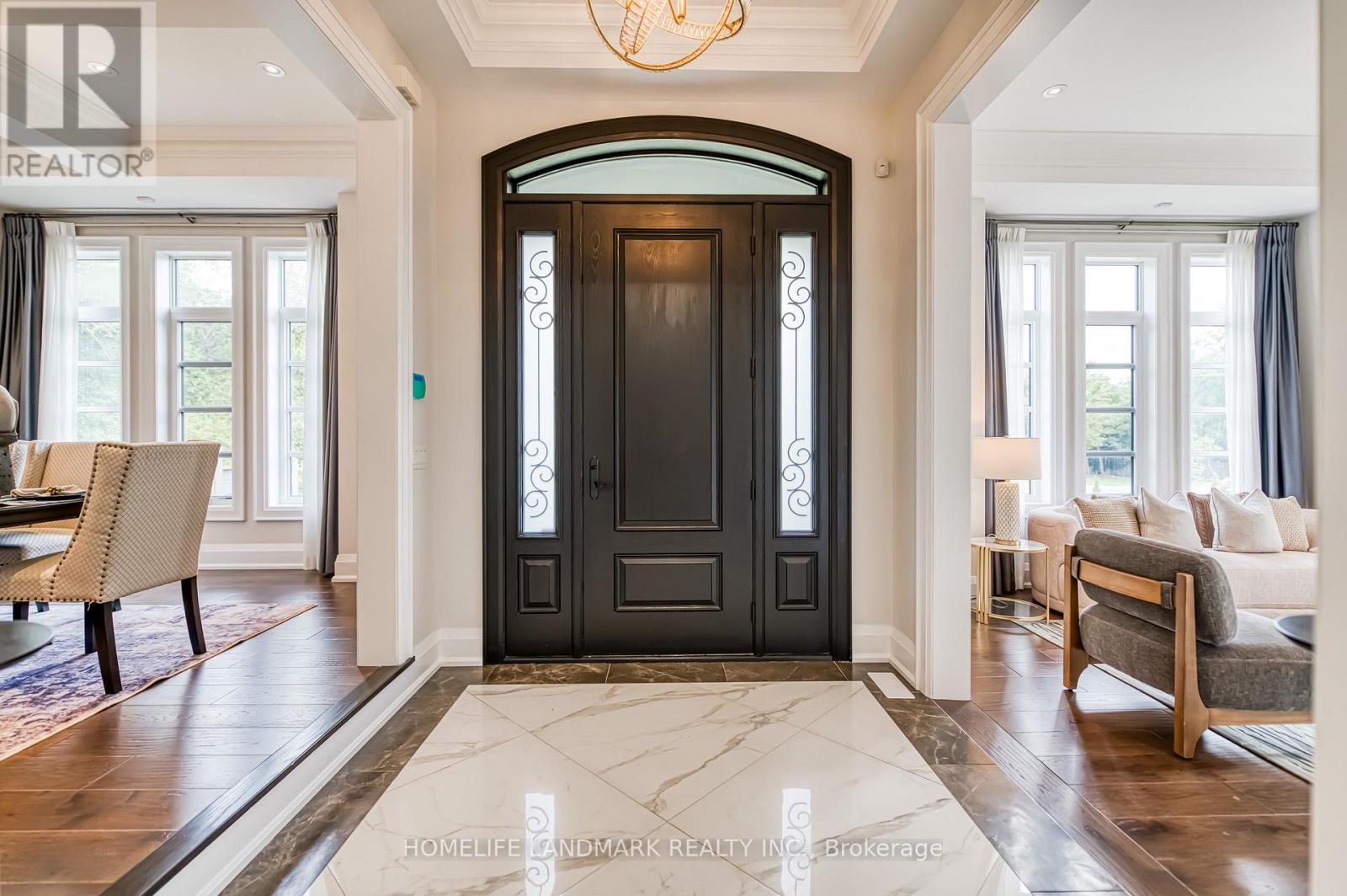 Photo 4 of 1199 Lakeshore Road W, Oakville ON