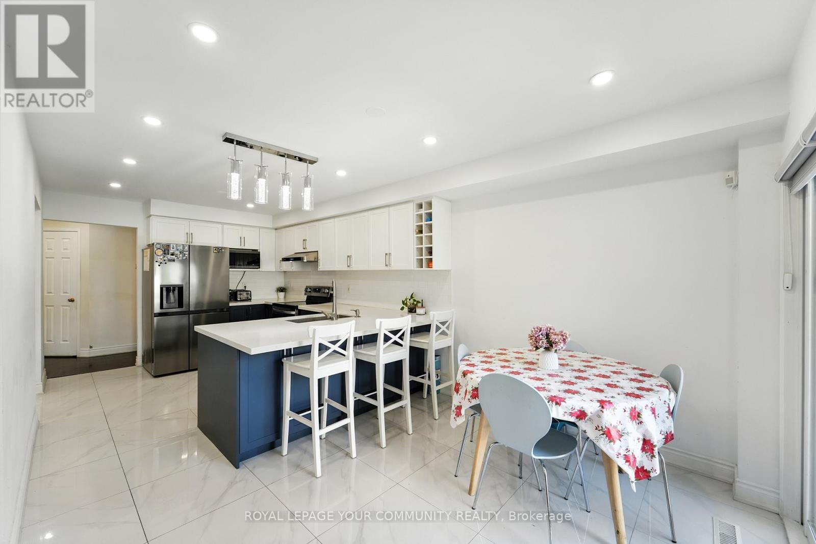 Photo 14 of 20 Capistro Street, Brampton ON