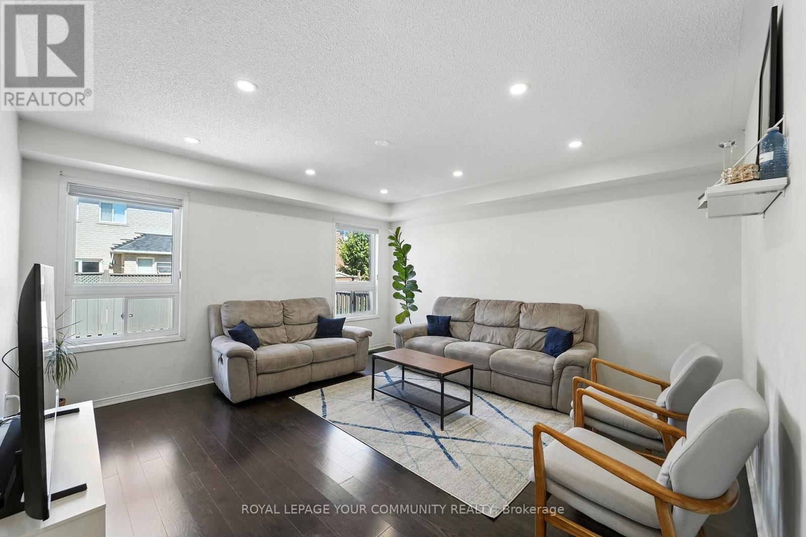 Photo 16 of 20 Capistro Street, Brampton ON