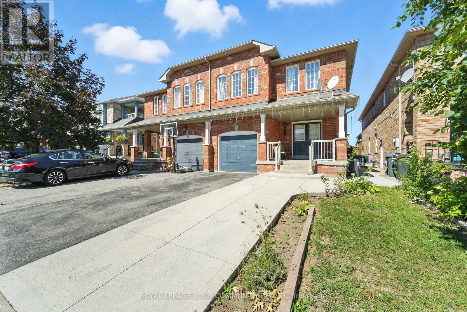 Photo 2 of 20 Capistro Street, Brampton ON