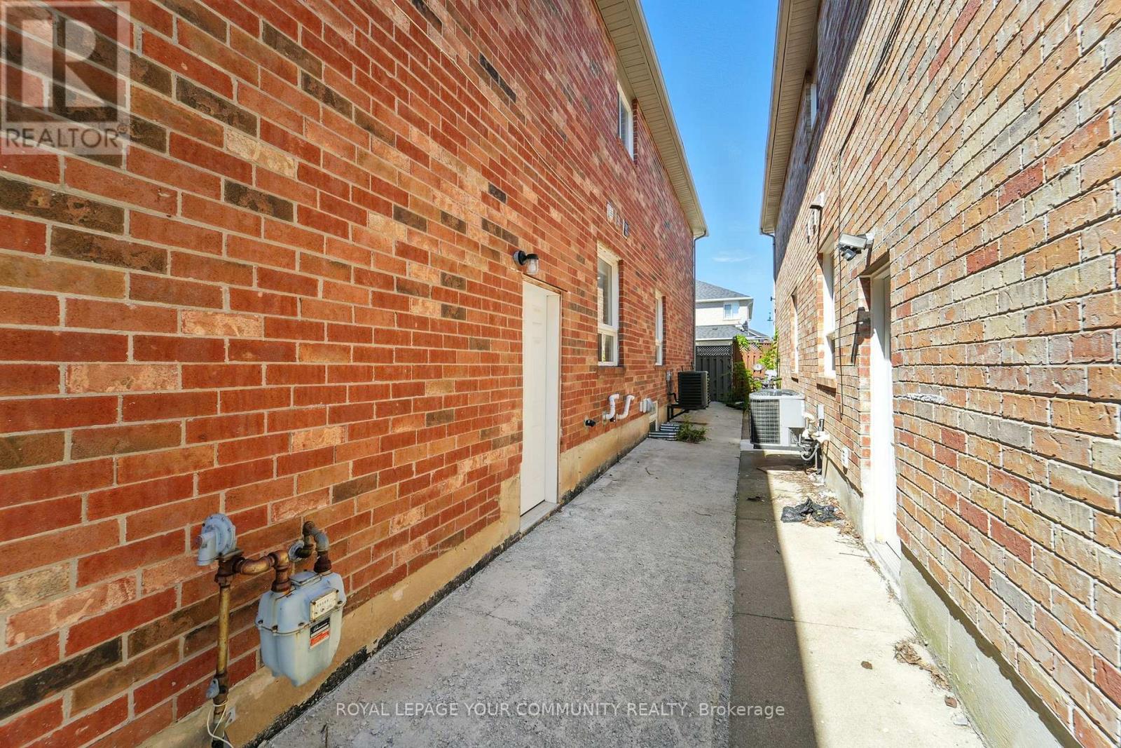 Photo 37 of 20 Capistro Street, Brampton ON