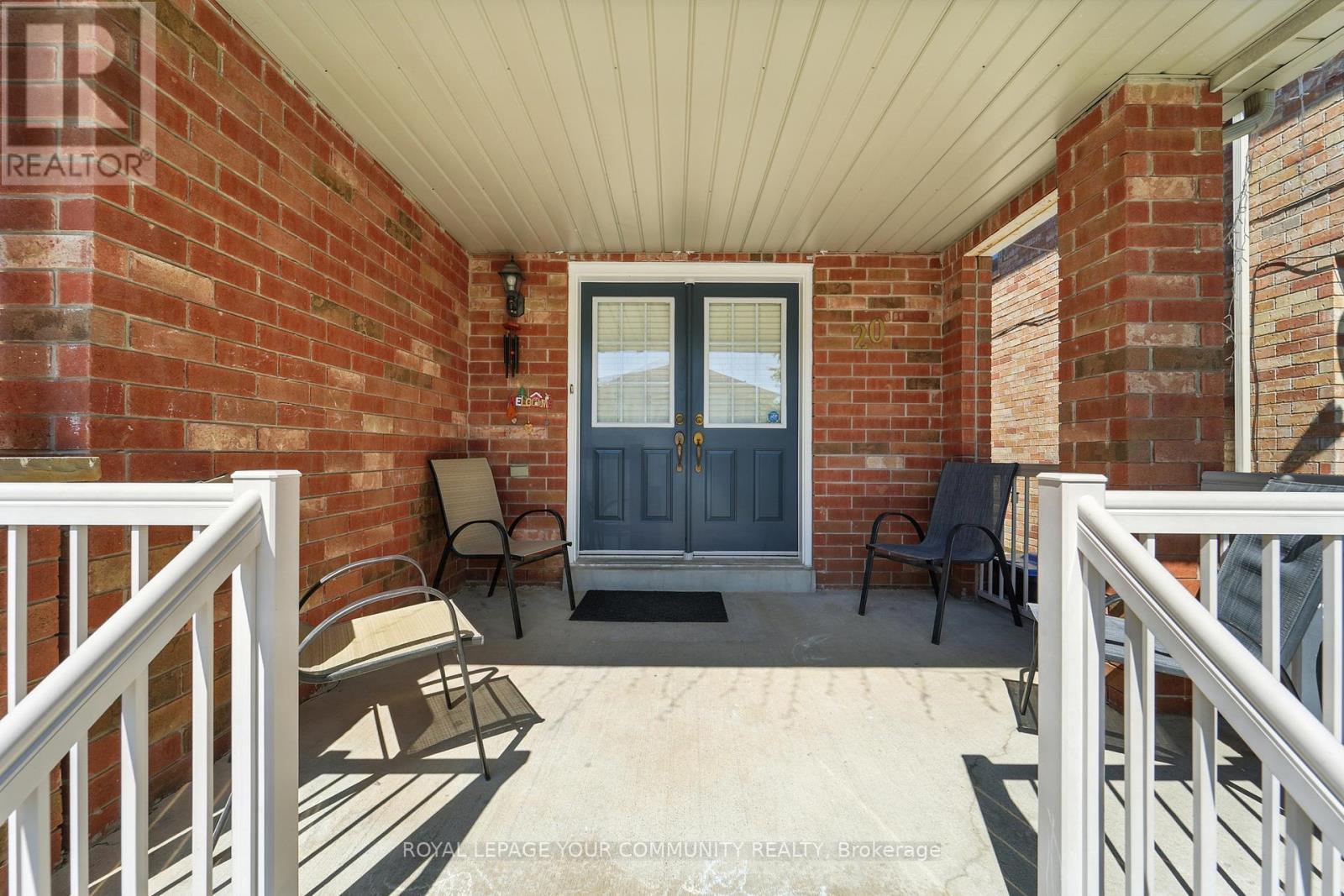 Photo 5 of 20 Capistro Street, Brampton ON