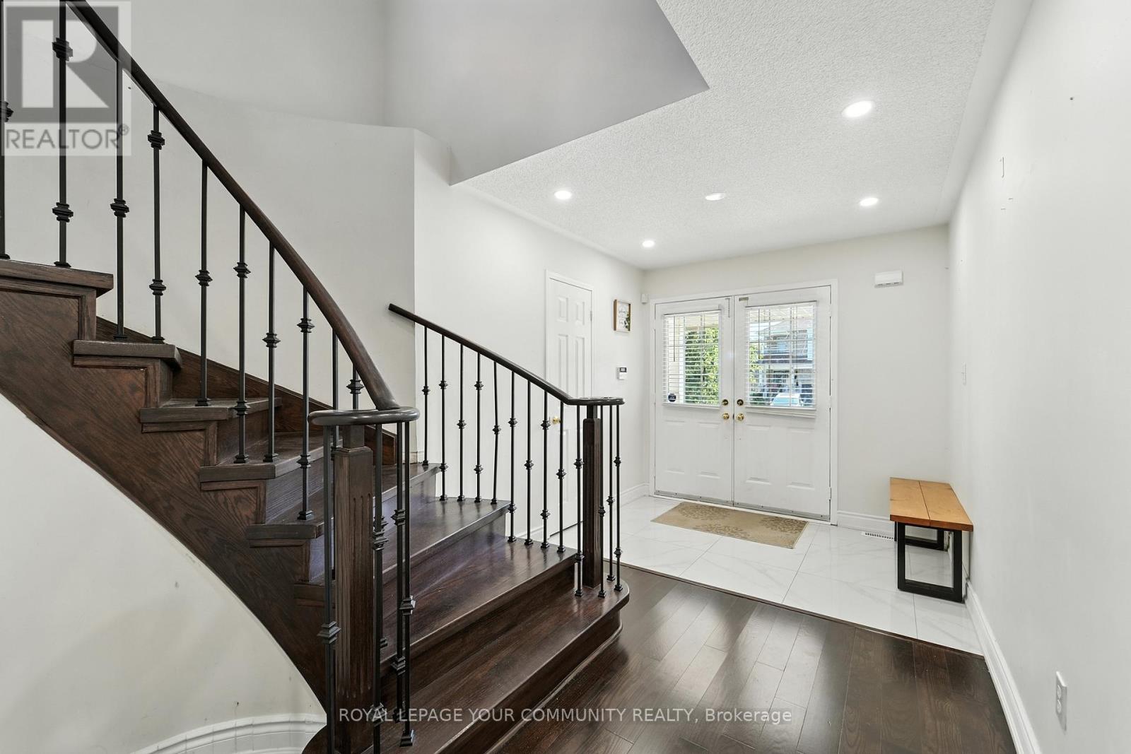 Photo 7 of 20 Capistro Street, Brampton ON